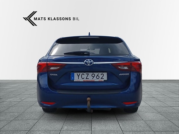 Toyota Avensis 4 of 10