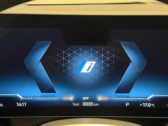 BMW i5 16 of 21
