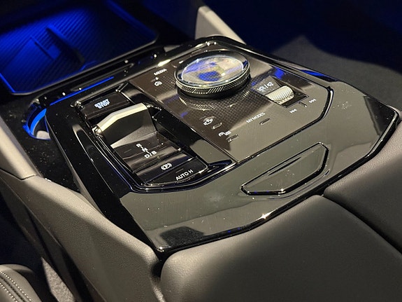 BMW i5 19 of 21