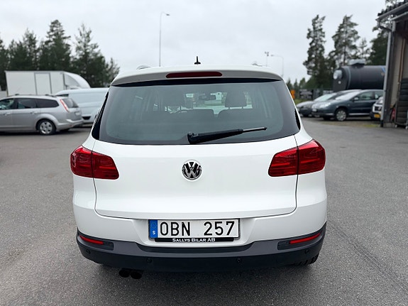 Volkswagen Tiguan 2 of 17
