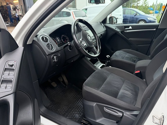 Volkswagen Tiguan 12 of 17