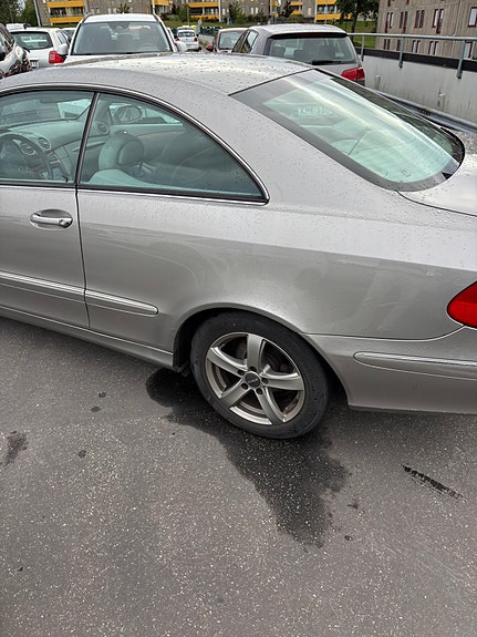 Mercedes-Benz CLK200 10 of 12