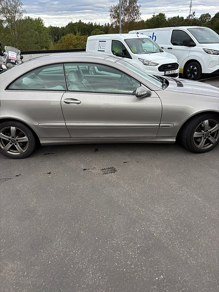 Mercedes-Benz CLK200 6 of 12