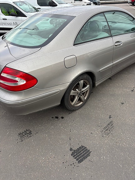 Mercedes-Benz CLK200 7 of 12
