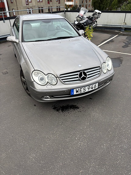 Mercedes-Benz CLK200 4 of 12