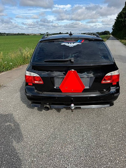 BMW 525i 3 of 5