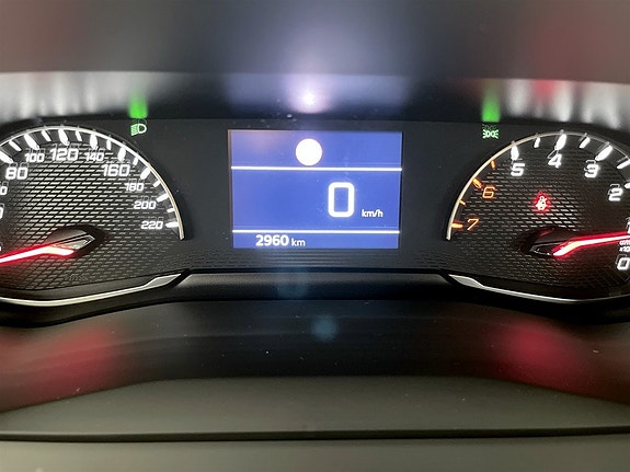 Peugeot 2008 8 of 15