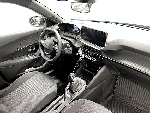 Peugeot 2008 11 of 15