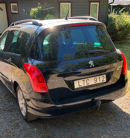 Peugeot 308 SW 3 of 4