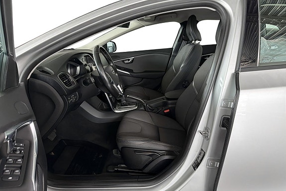Volvo V40 Cross Country 11 of 13