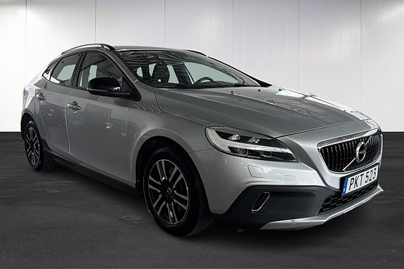 Volvo V40 Cross Country 2 of 13