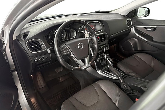 Volvo V40 Cross Country 9 of 13