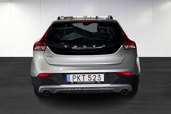 Volvo V40 Cross Country 6 of 13