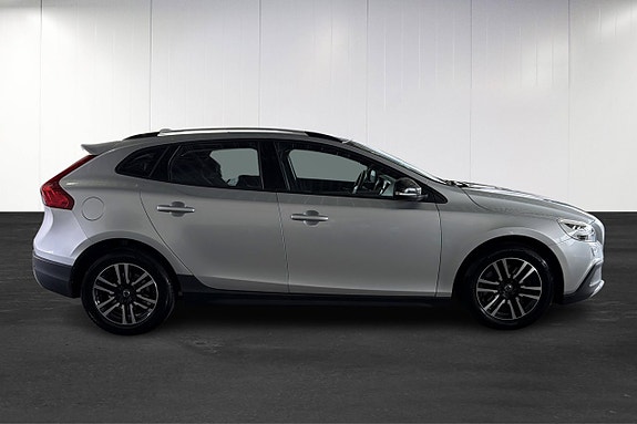 Volvo V40 Cross Country 7 of 13
