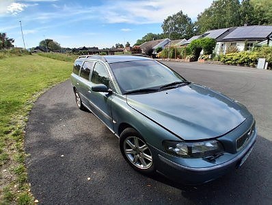 Volvo V70 2 of 6