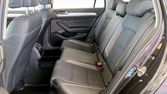 Volkswagen Passat Alltrack 11 of 13