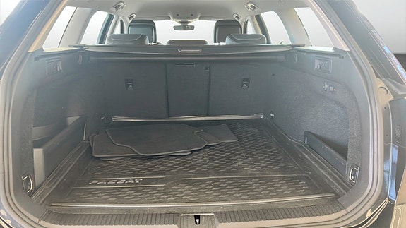 Volkswagen Passat Alltrack 12 of 13