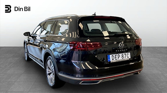Volkswagen Passat Alltrack 3 of 13