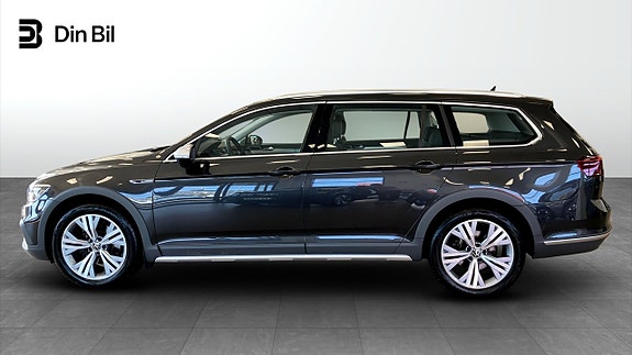 Volkswagen Passat Alltrack 2 of 13