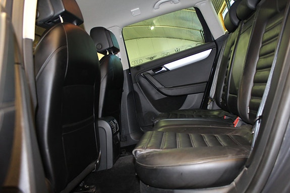 Volkswagen Passat Alltrack 13 of 17