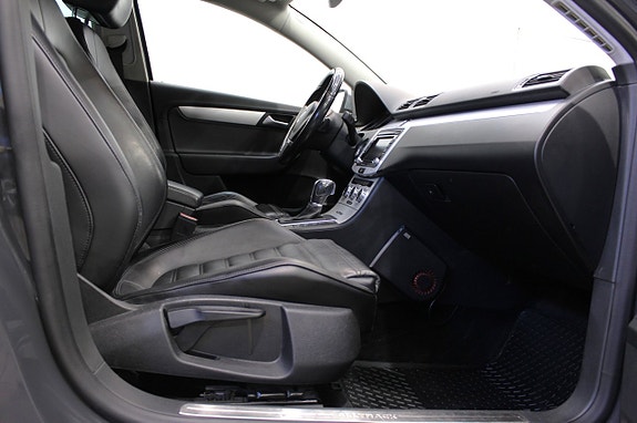 Volkswagen Passat Alltrack 14 of 17