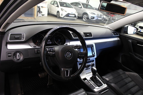 Volkswagen Passat Alltrack 12 of 17
