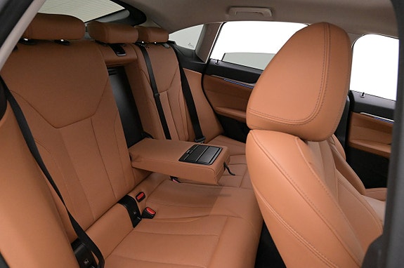 BMW i4 21 of 27