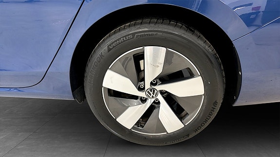 Volkswagen Passat 6 of 21