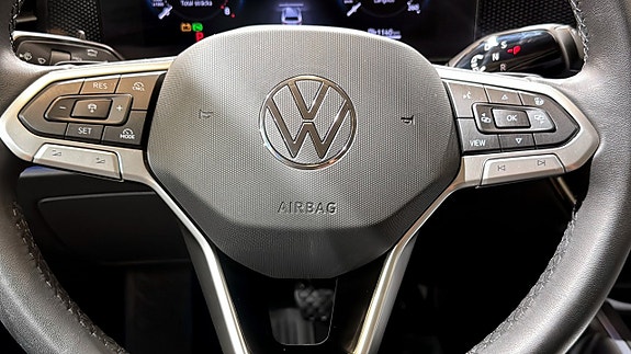 Volkswagen Passat 17 of 21
