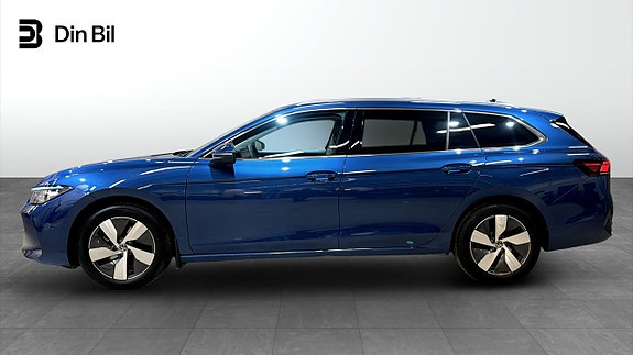 Volkswagen Passat 2 of 21