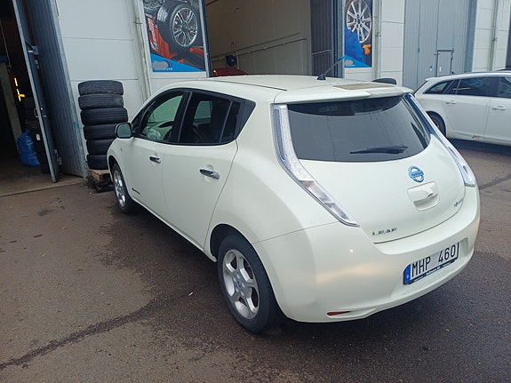 Nissan Leaf 2 of 5