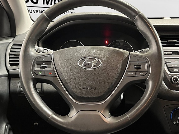 Hyundai i20 13 of 16