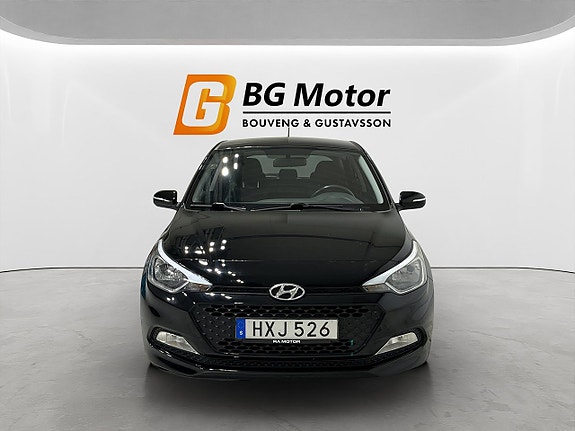 Hyundai i20 2 of 16
