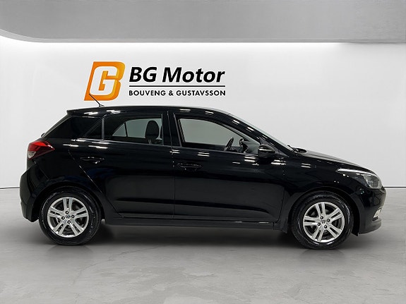 Hyundai i20 3 of 16