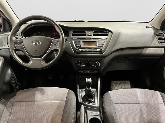 Hyundai i20 12 of 16