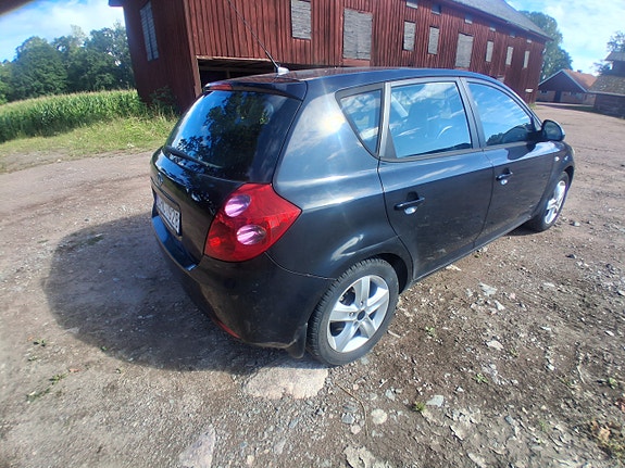 Kia Ceed 4 of 6