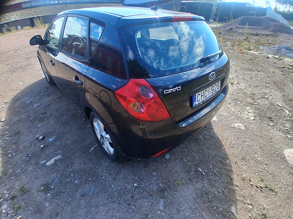 Kia Ceed 3 of 6