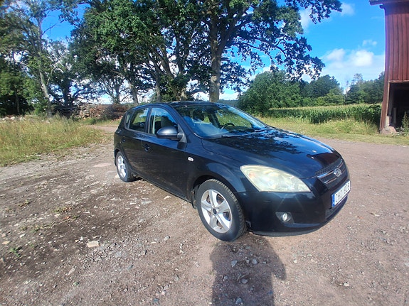 Kia Ceed 2 of 6