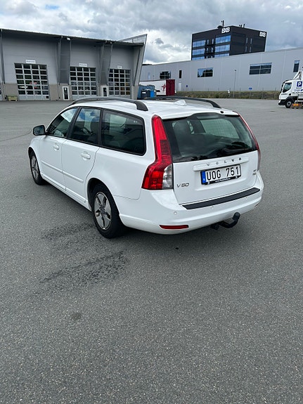 Volvo V50 3 of 6
