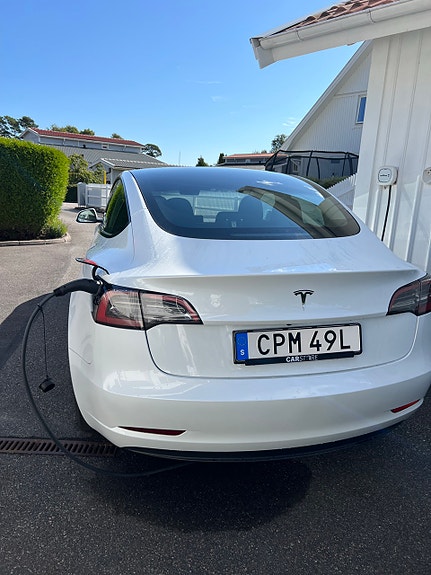 Tesla Model 3 4 of 10