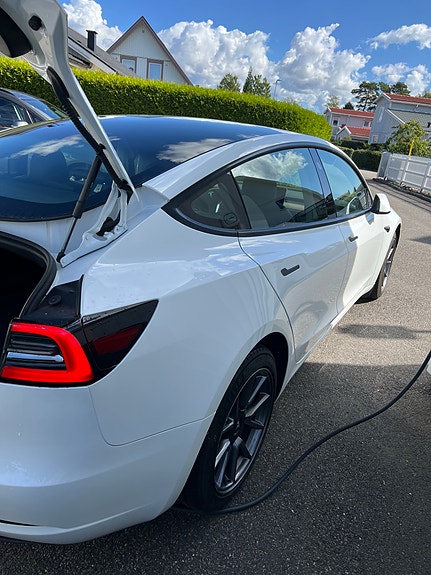 Tesla Model 3 8 of 10