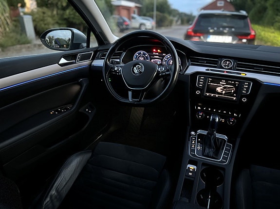 Volkswagen Passat 12 of 27