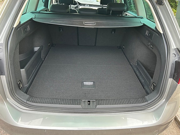 Volkswagen Passat 21 of 27