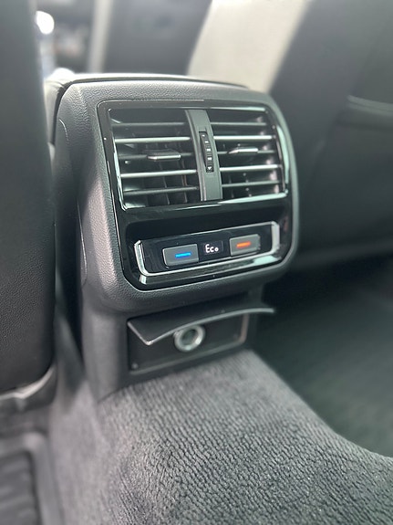 Volkswagen Passat 19 of 27
