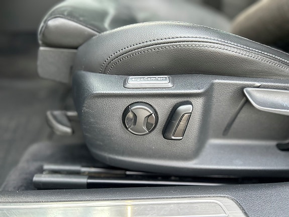 Volkswagen Passat 16 of 27