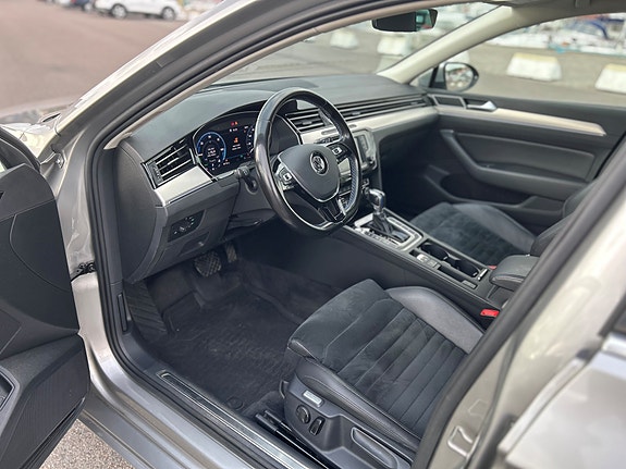 Volkswagen Passat 15 of 27