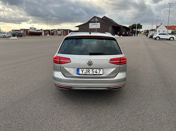 Volkswagen Passat 11 of 27