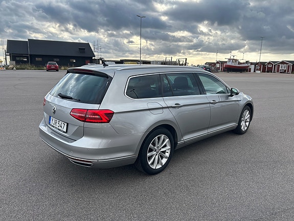 Volkswagen Passat 10 of 27