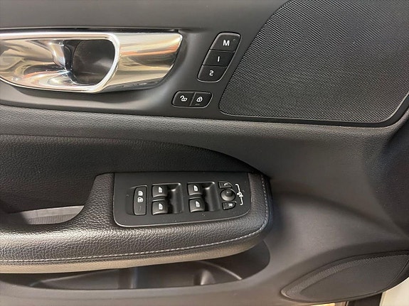 Volvo V60 Cross Country 4 of 13