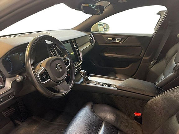 Volvo V60 Cross Country 5 of 13